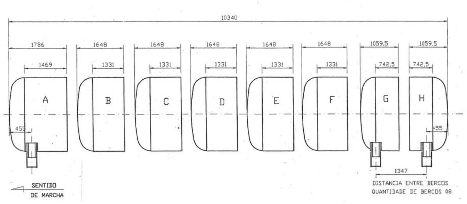 Desenho do manual: casco dividido nas partes A a H, com as cotas em milímetros, a distância entre berços e o sentido de marcha